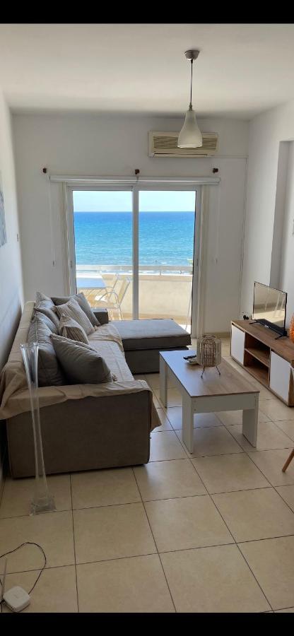 Alex Beach Apartment 31 Ларнака Екстериор снимка