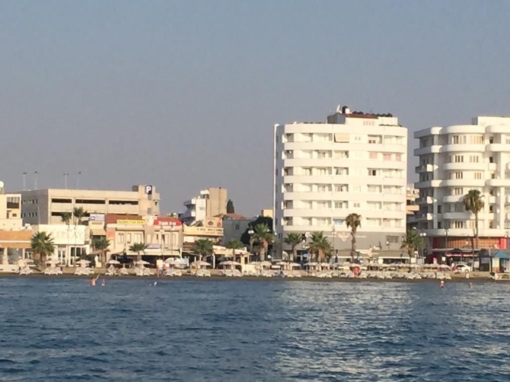 Alex Beach Apartment 31 Ларнака Екстериор снимка